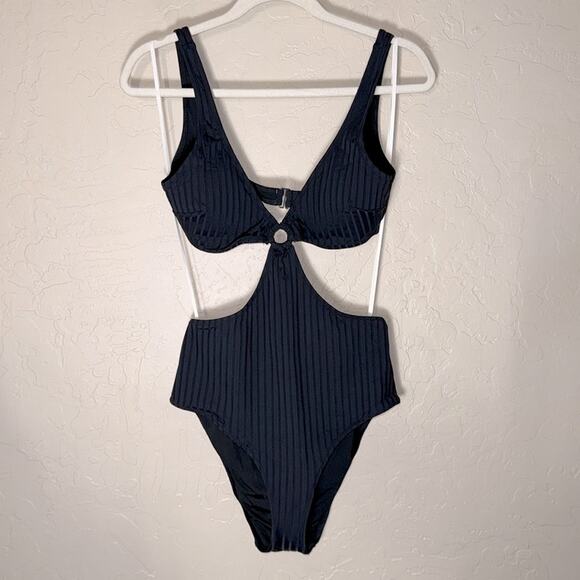 Aerie Wide Rib Cut Out Ring One Piece Swimsuit size medium NWT. - Picture 2 of 9